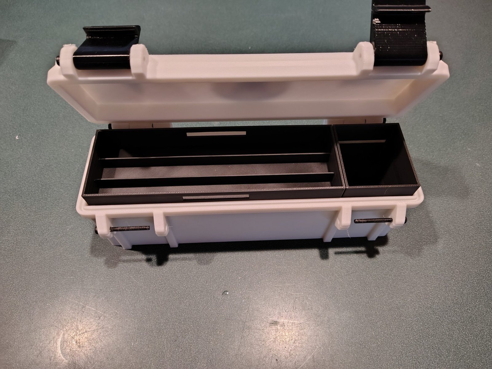 9 Pen Clamshell Holder